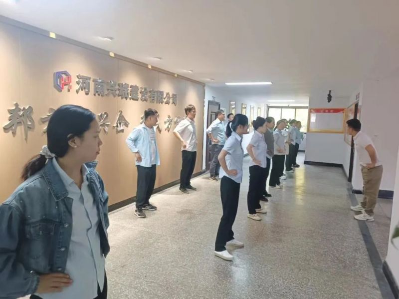 日練八段錦，正氣健體強身心——公司工會組織員工學(xué)習(xí)八段錦